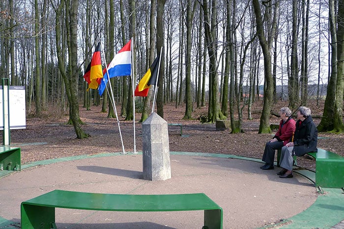 Một vòng tròn thân thiện là biên giới của Đức, Hà Lan và Bỉ.